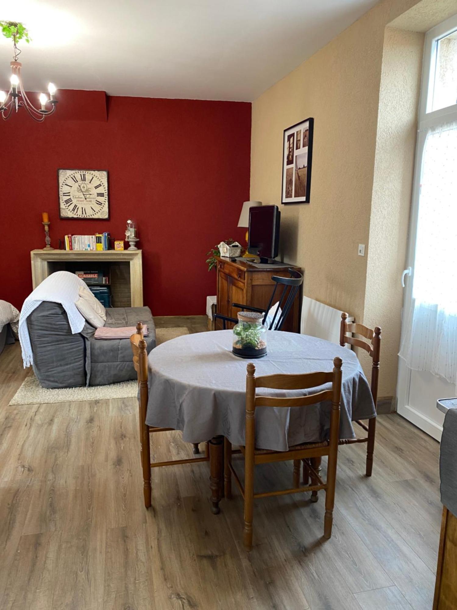 Studio Logis Les Roses Bourbon-lʼArchambault Екстериор снимка